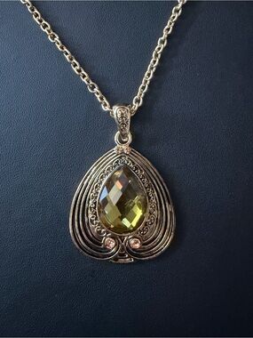 Vintage Art Deco Style Green Peridot-esque Bohemian Pendant Statement Necklace 🟢